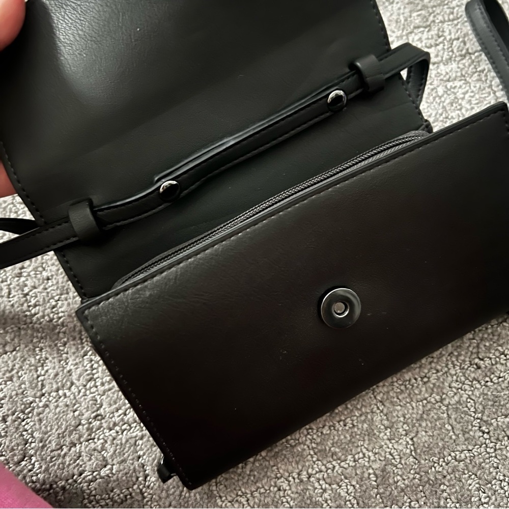 Simply Vera Wang Floral Black 2-in-1 Clutch and Crossbody Phone Wallet Purse - Picture 8 of 10
